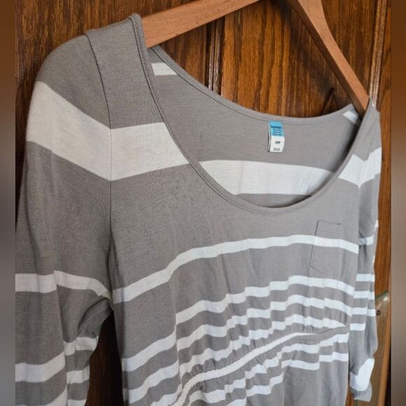 MATERNITY Old Navy Gray and White 3/4 Sleeve Tunic SMALL - Picture 3 of 8